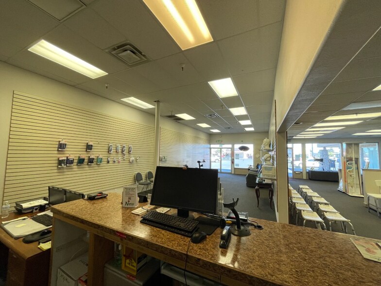 More Photos Of 1350 Parkway Dr, Blackfoot Bank For Lease