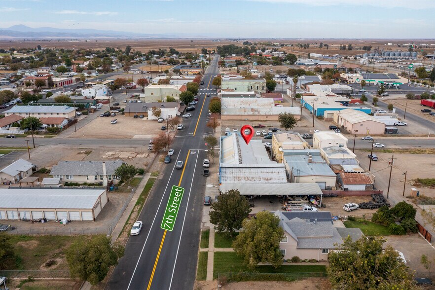 More Photos Of 609 N 7th St, Williams Auto Repair For Sale