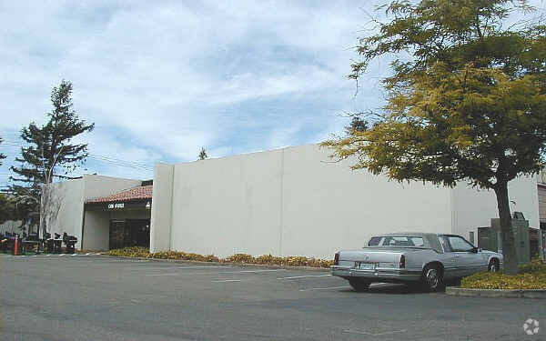 More Photos Of 3450 Airway Dr, Santa Rosa Showroom For Lease