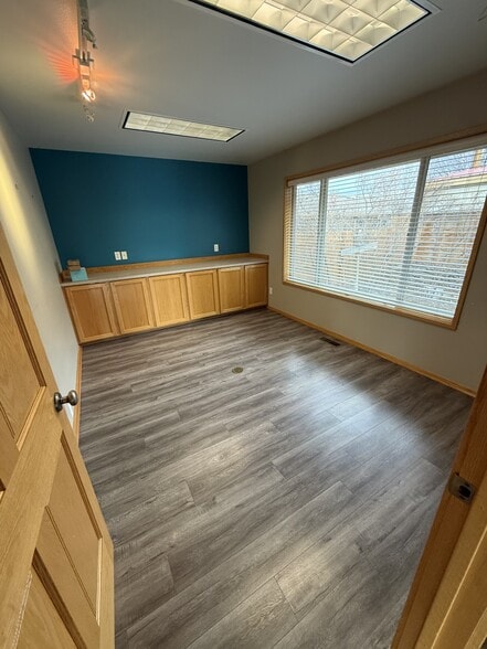 More Photos Of 917 SW Highland Ave, Redmond Office For Lease