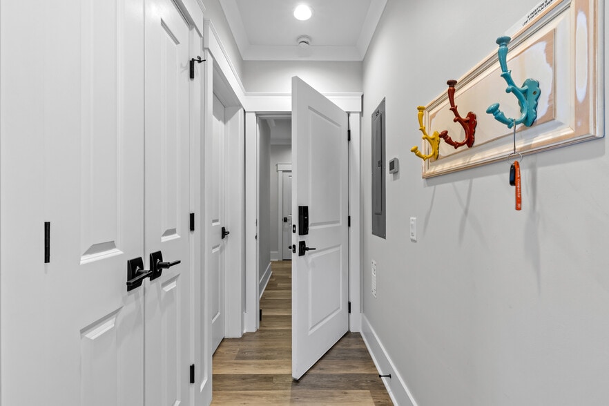 More Photos Of 8 State of Mind St, Bluffton Loft Creative Space For Sale