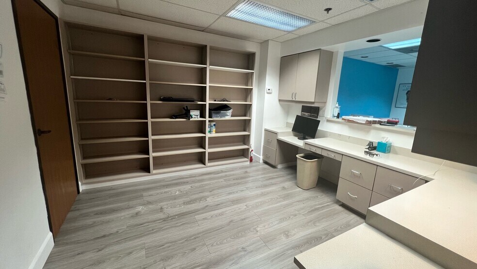 More Photos Of 44215 15th St W, Lancaster Medical For Sale