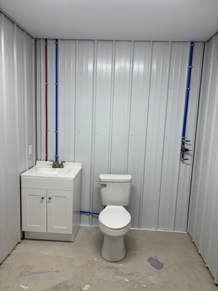 More Photos Of 8,18 Juneau Ln, Morgantown Light Distribution For Lease