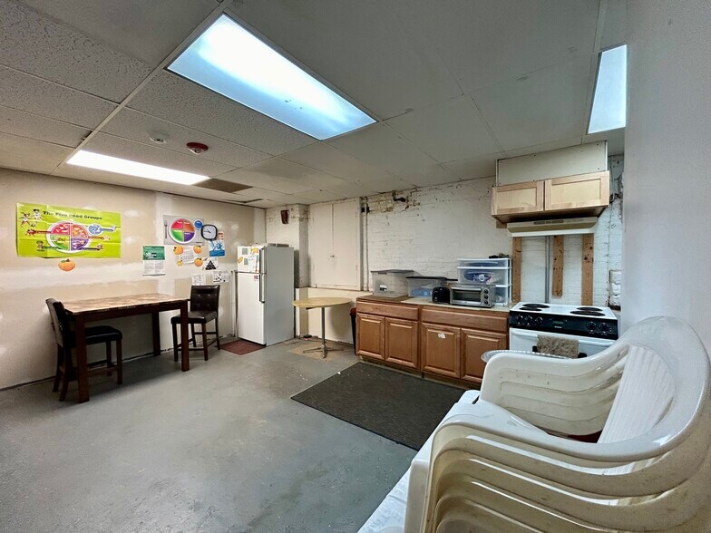 More Photos Of 1138-1140 W Hollins St, Baltimore Storefront Retail Office For Lease