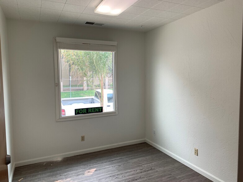 More Photos Of 263 N 3rd St, Porterville Coworking Space