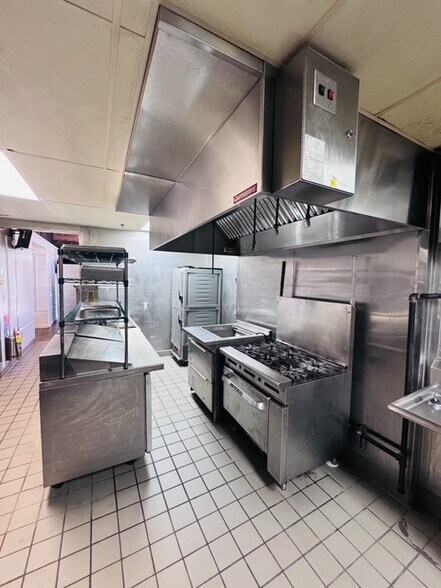 More Photos Of 675 Pulaski St, Athens Storefront Retail Office For Lease