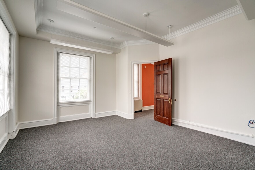 More Photos Of 2040 S St NW, Washington Office For Sale