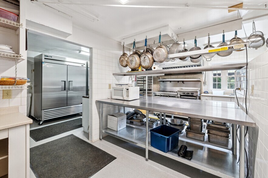 More Photos Of 344 Vt Route 100, West Dover Hotel For Sale