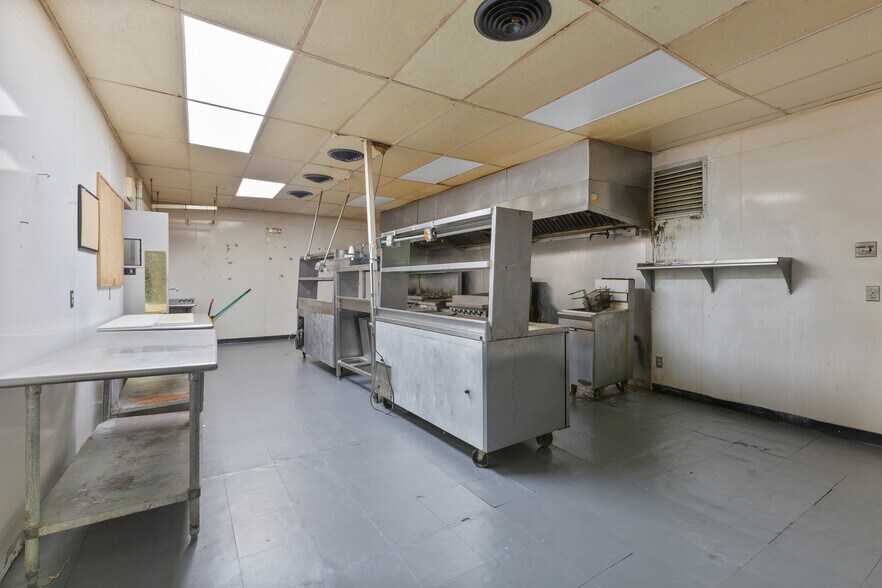 More Photos Of 194-198 Main St, Emmaus Restaurant For Sale