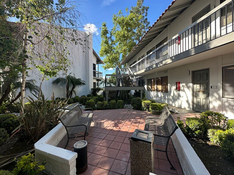 More Photos Of 1820 W Orangewood Ave, Orange Office For Lease