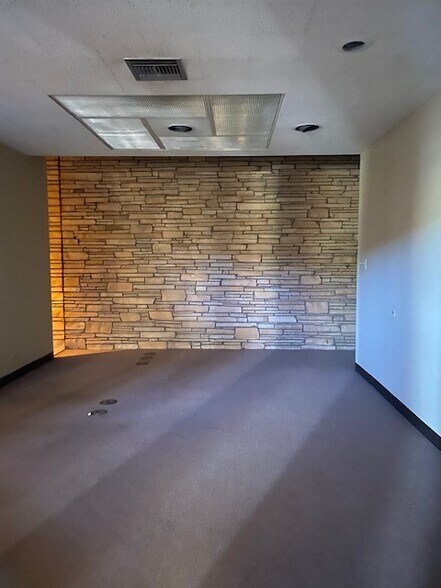 More Photos Of 2000 Cedar St, Shreveport Warehouse For Lease