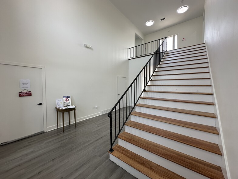 More Photos Of 1719 Ashley Cir, Bowling Green Office Residential For Lease