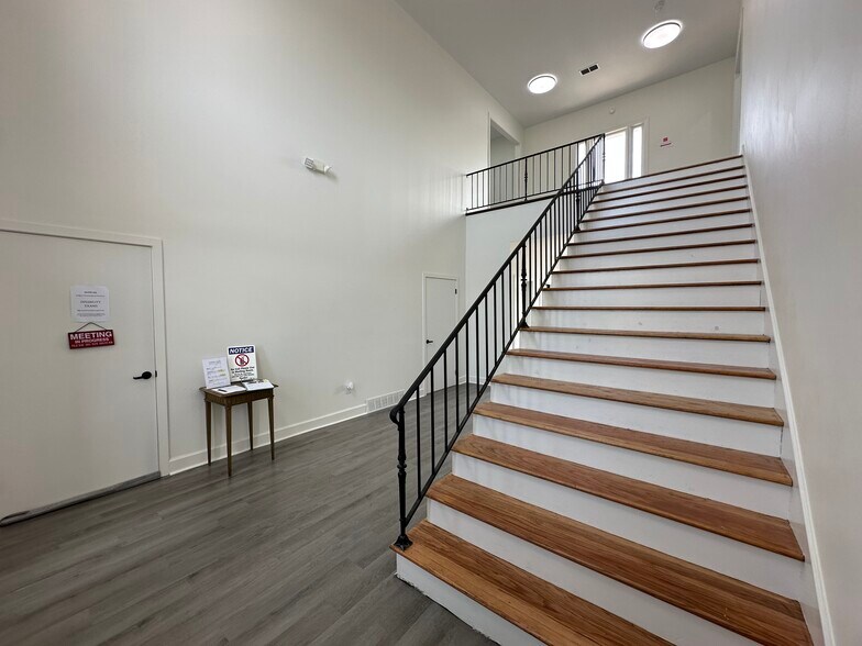 More Photos Of 1719 Ashley Cir, Bowling Green Office Residential For Sale