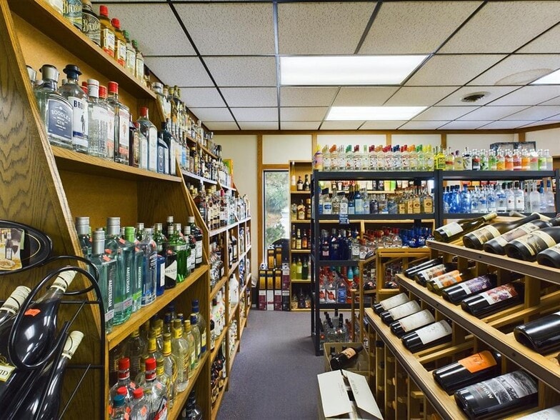 More Photos Of 234 E 1st St, Powell Hotel For Sale