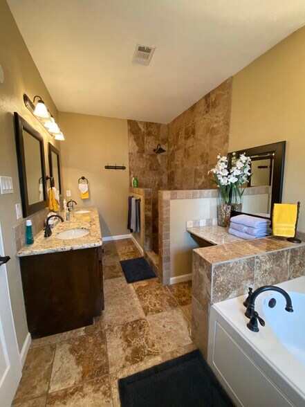 More Photos Of 561 Lakeway Dr, Montgomery Specialty For Sale