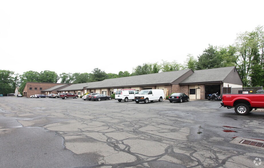 More Photos Of 400 Chapel Rd, South Windsor Flex For Sale