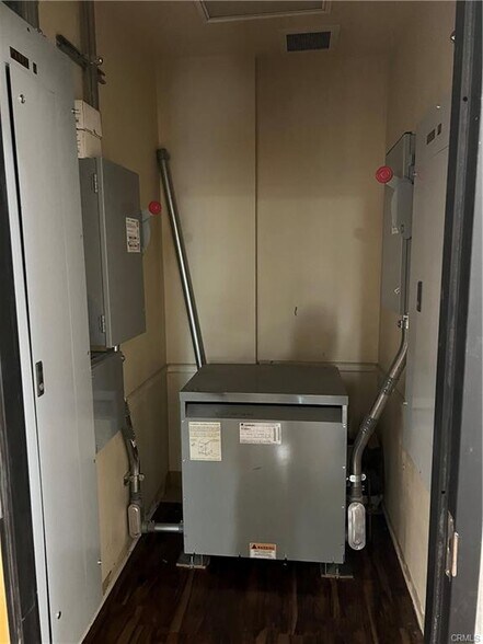 More Photos Of 175 E 9th St, Corona Medical For Lease