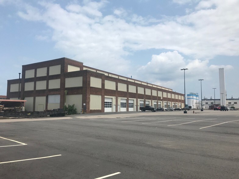 More Photos Of 125 E Howard St, Quincy Warehouse For Lease