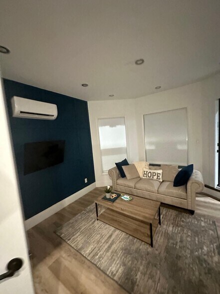 More Photos Of 66 Wellington St S, Hamilton Apartments For Sale