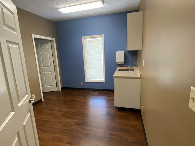 More Photos Of 950 S Kenmore Dr, Evansville Medical For Lease
