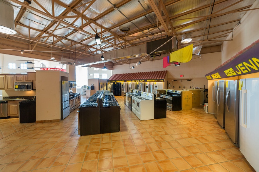 More Photos Of 13340 Leopard St, Corpus Christi Storefront For Sale