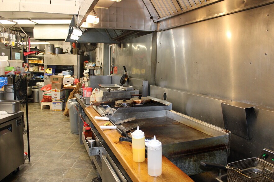 More Photos Of 127 S Main St, Creston Freestanding For Sale