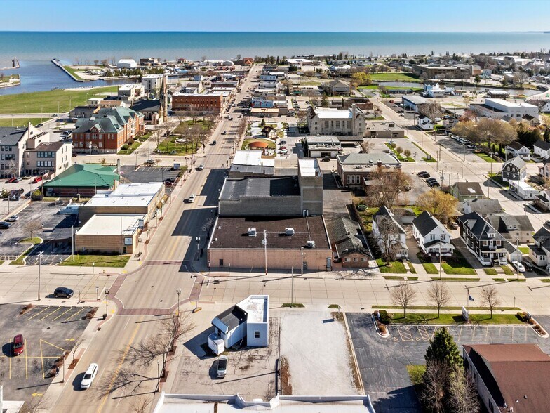 More Photos Of 1816 Washington St, Two Rivers General Retail For Sale