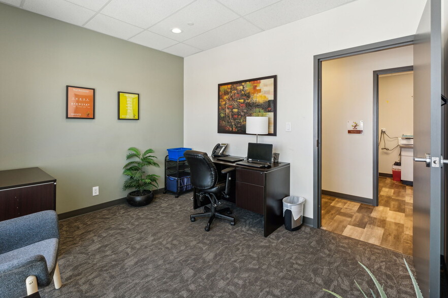 More Photos Of 7005 Fairmount Dr SE, Calgary Medical For Sale