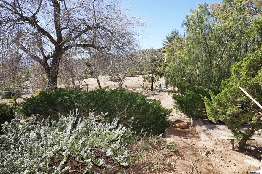 More Photos Of 33716 Hubbard Rd, Acton Flex For Lease