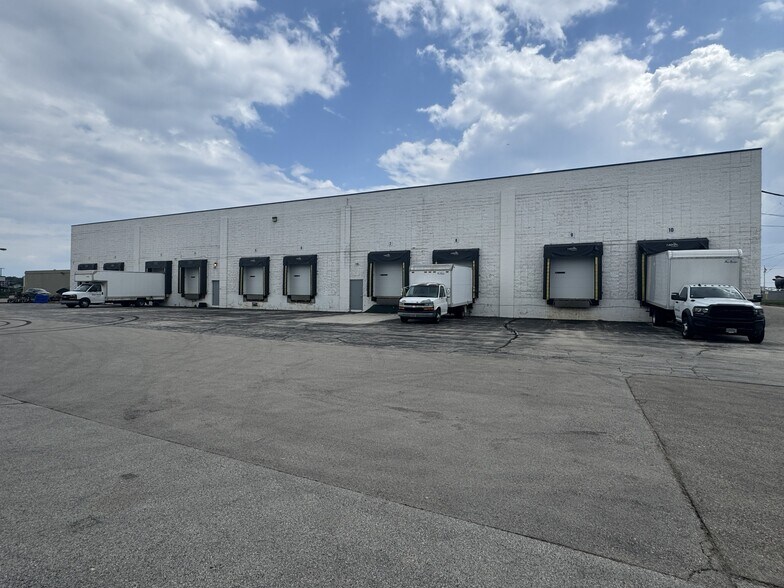 More Photos Of 4903-4907 S Howell Ave, Milwaukee Distribution For Lease