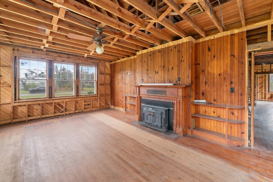 More Photos Of 11026 Ford Ave, Richmond Hill Specialty For Sale