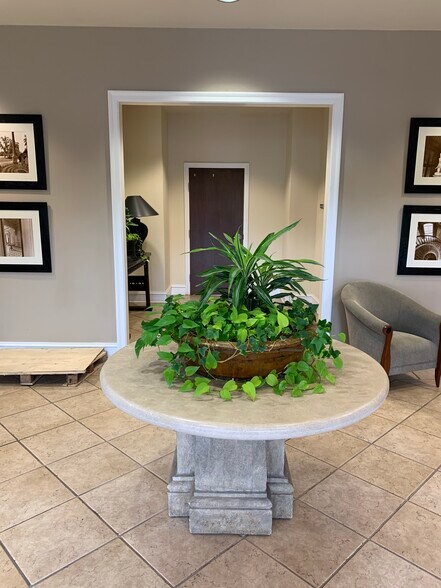 More Photos Of 5444 Riverside Dr, Macon-Bibb Office For Lease