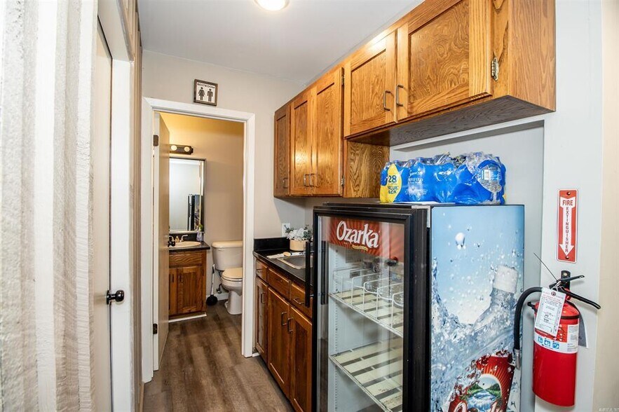 More Photos Of 5380 Central Ave, Hot Springs Office For Sale