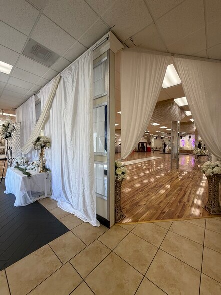 More Photos Of 11354 White Rock Rd, Rancho Cordova Showroom For Sale