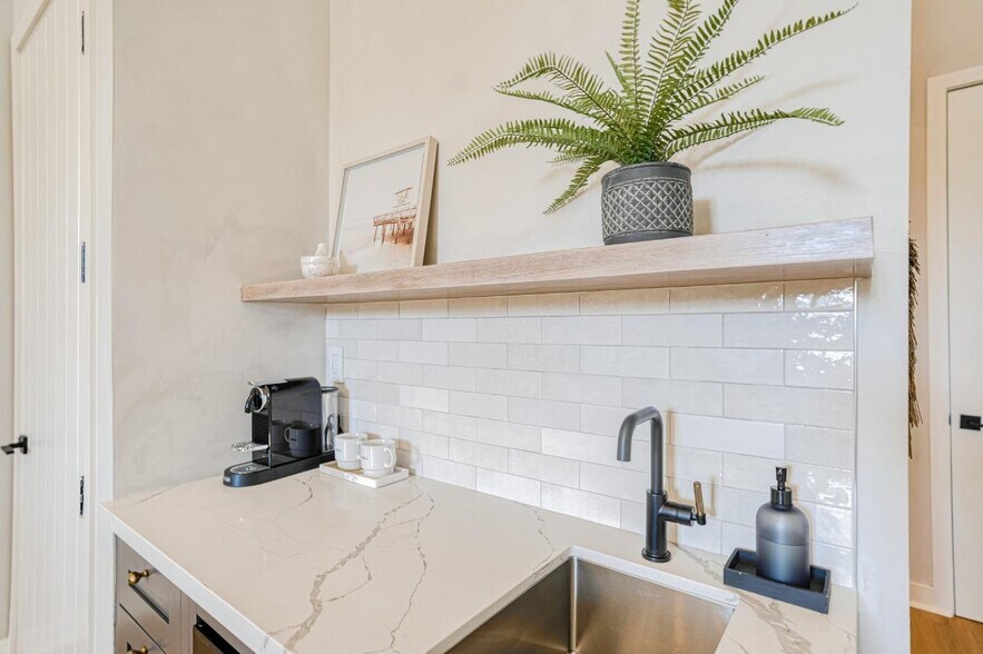 More Photos Of 1124 Castillo St, Santa Barbara Hotel For Sale