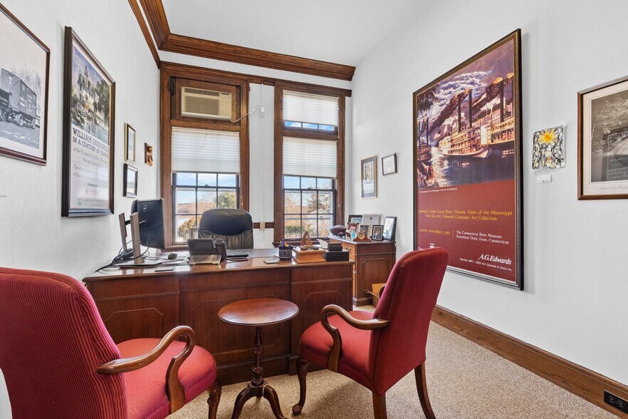 More Photos Of 31 N Main St, Essex Medical For Lease