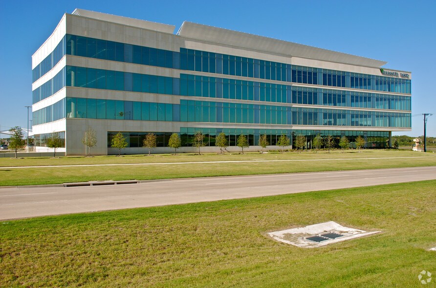 More Photos Of 5900 S Lake Forest Dr, McKinney Office For Lease
