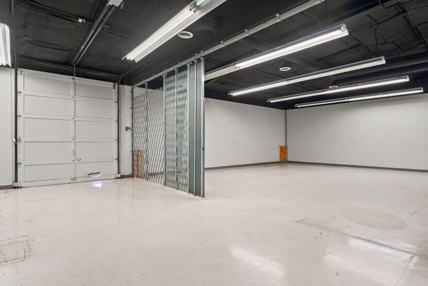 More Photos Of 3401 NNE Loop 323, Tyler Light Distribution For Sale