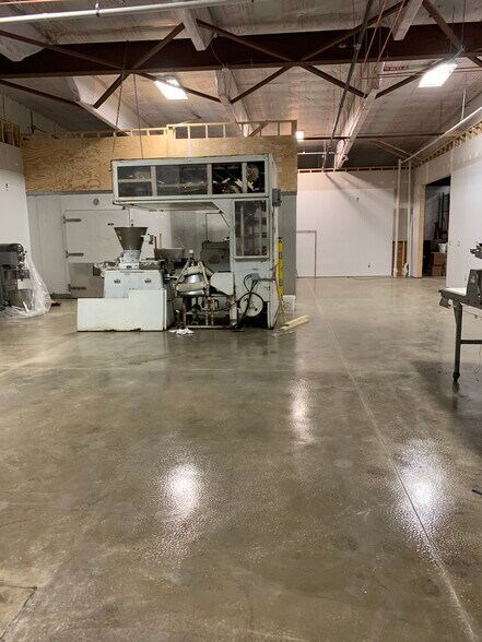 More Photos Of 479 Ferguson Rd, Dunbar Refrigeration Cold Storage For Sale