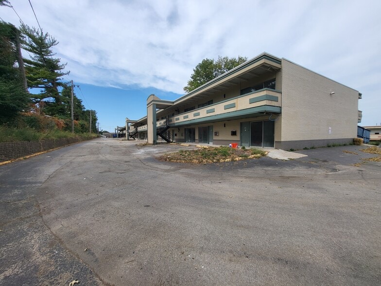 More Photos Of 7350 N Hanley Rd, Hazelwood Hotel For Sale