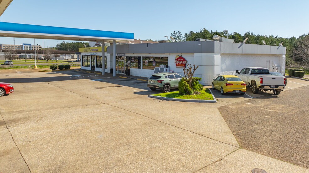 More Photos Of 3505 South St, Nacogdoches Service Station For Sale