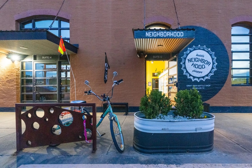 More Photos Of 120 W 2nd St, Taylor General Retail For Sale