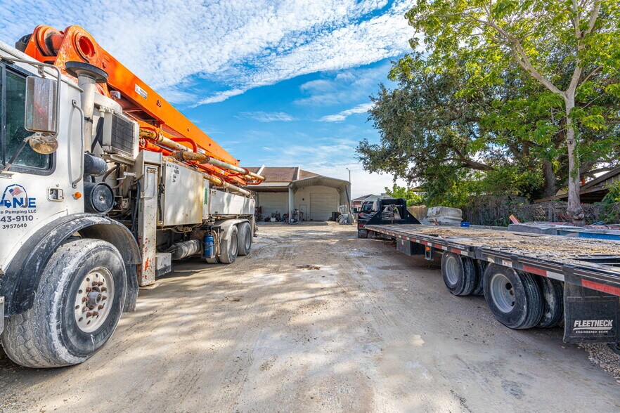 More Photos Of 2700 Evans Ave, Fort Myers Light Manufacturing For Sale