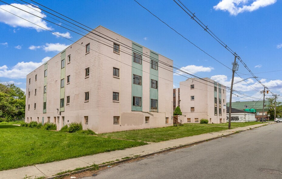 More Photos Of 628 9th St, Niagara Falls Apartments For Sale