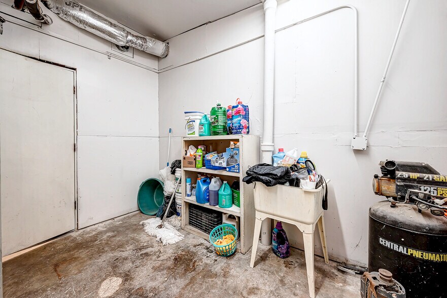 More Photos Of 9007 Irvington Blvd, Houston Freestanding For Sale