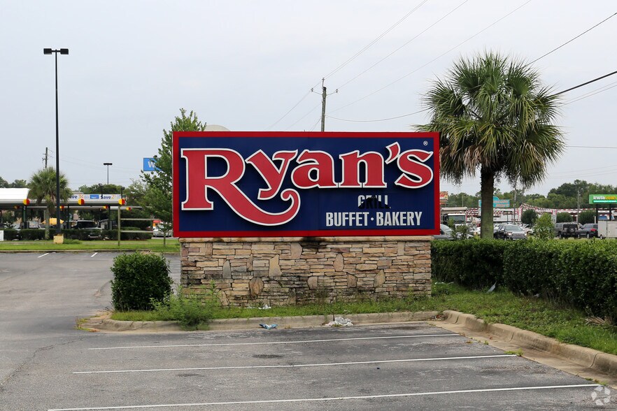 More Photos Of 9006 Pensacola Blvd, Pensacola Restaurant For Sale