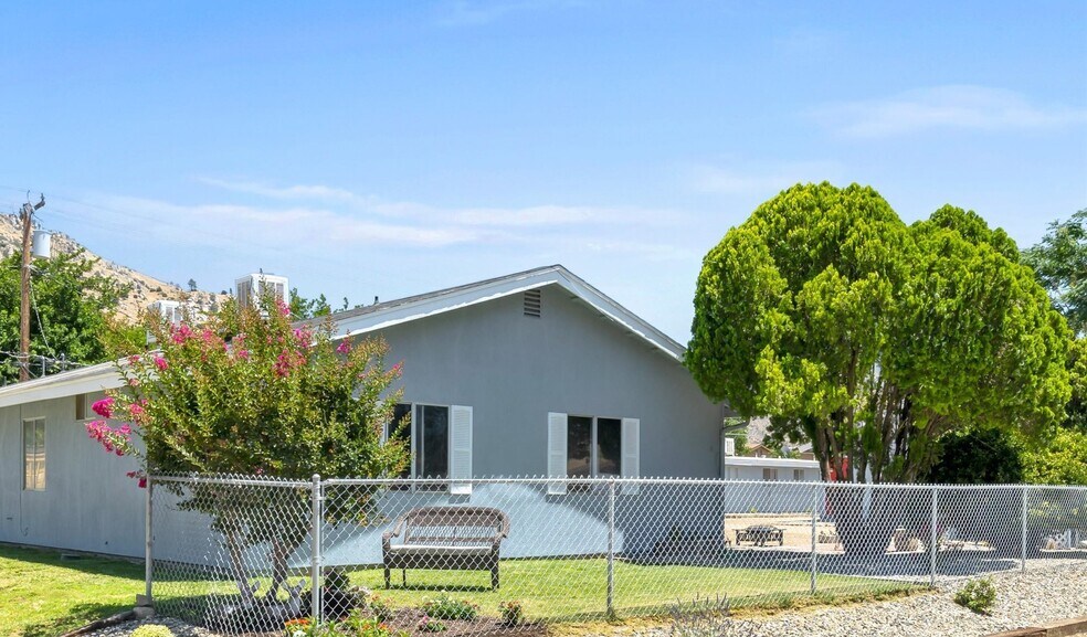 More Photos Of 2924 Claire St, Lake Isabella Apartments For Sale