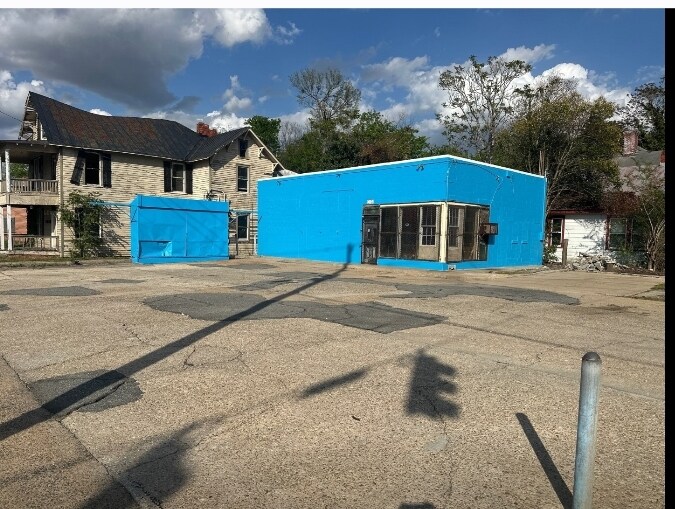 Primary Photo Of 414 S John St, Goldsboro General Retail For Sale