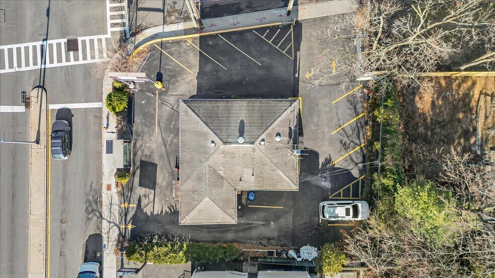 More Photos Of 2132 Central Park Ave, Yonkers Freestanding For Sale