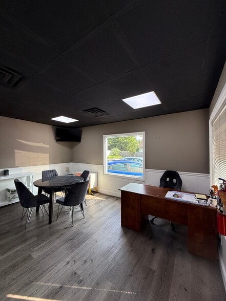 More Photos Of 689 Pascack Rd, Washington Township Bergen Auto Repair For Sale